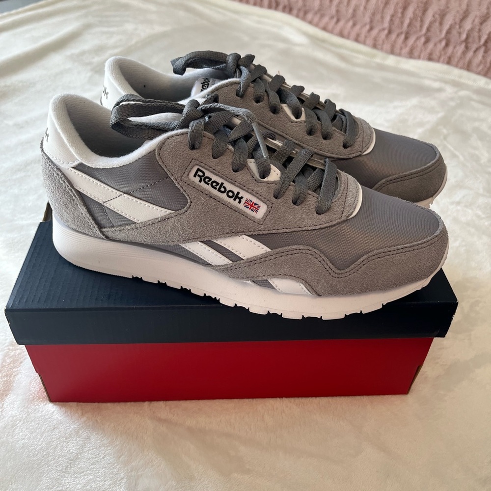 Reebok Classic Nylon Grey.